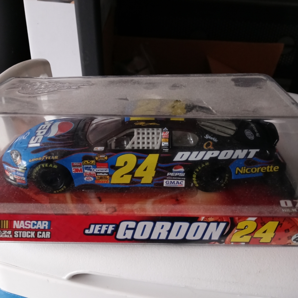 Jeff Gordon Scale Cars - Picture 13 of 16